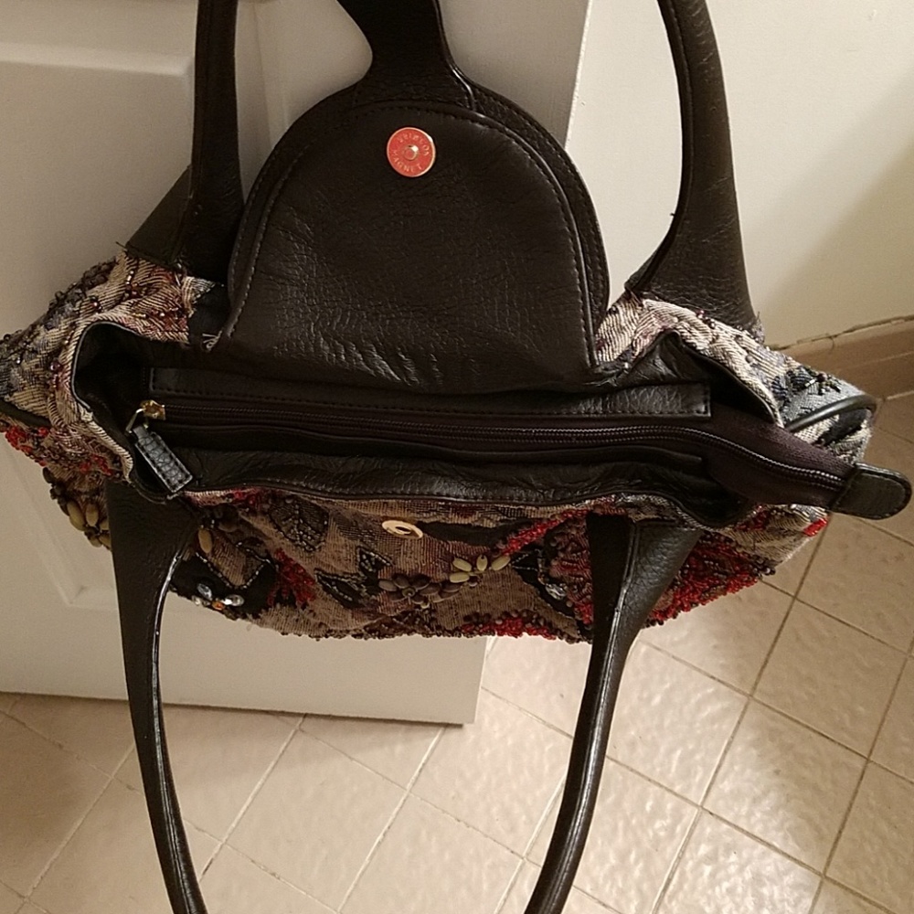 Embroidered bag - Picture 3 of 3